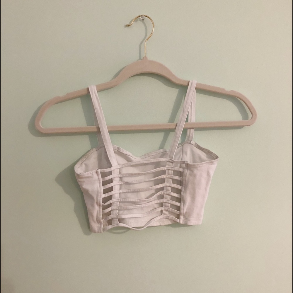 Strappy garage brallete